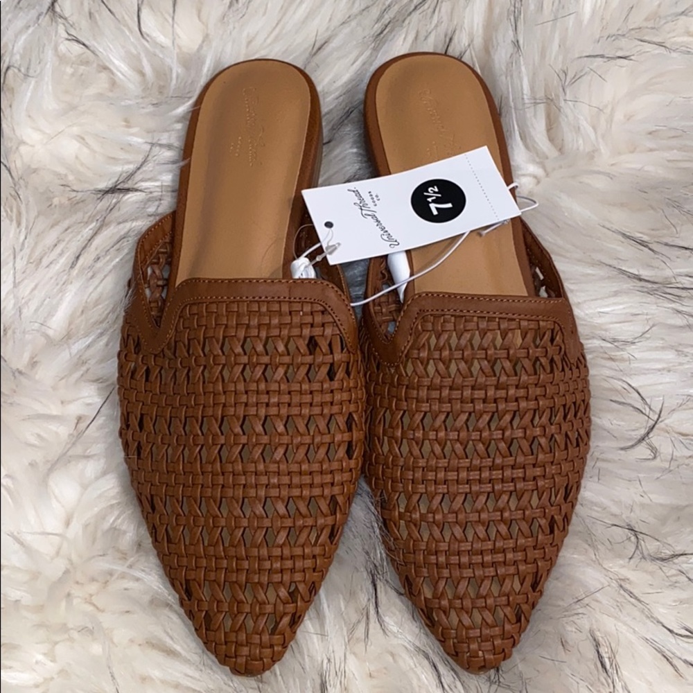 NWT Universal Thread woven slides size 7.5